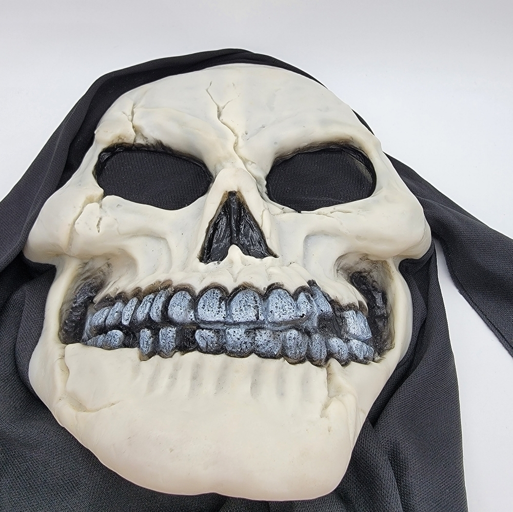 𝅺VINTAGE Face Mask - Picture 4 of 6